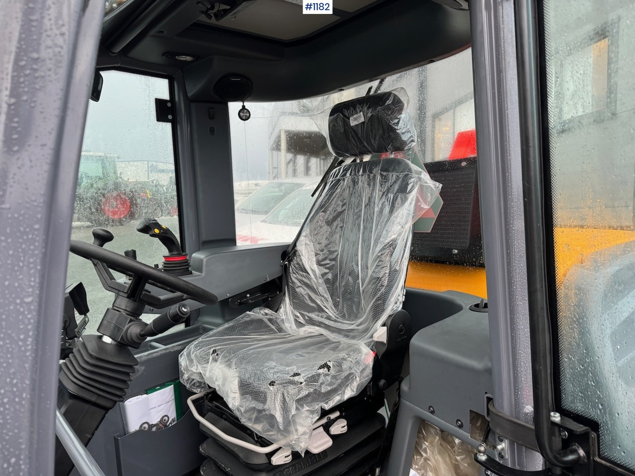 Kĺbový nakladač 2023 LM Trac 587, DEMO, LIKE NEW!: obrázok 21