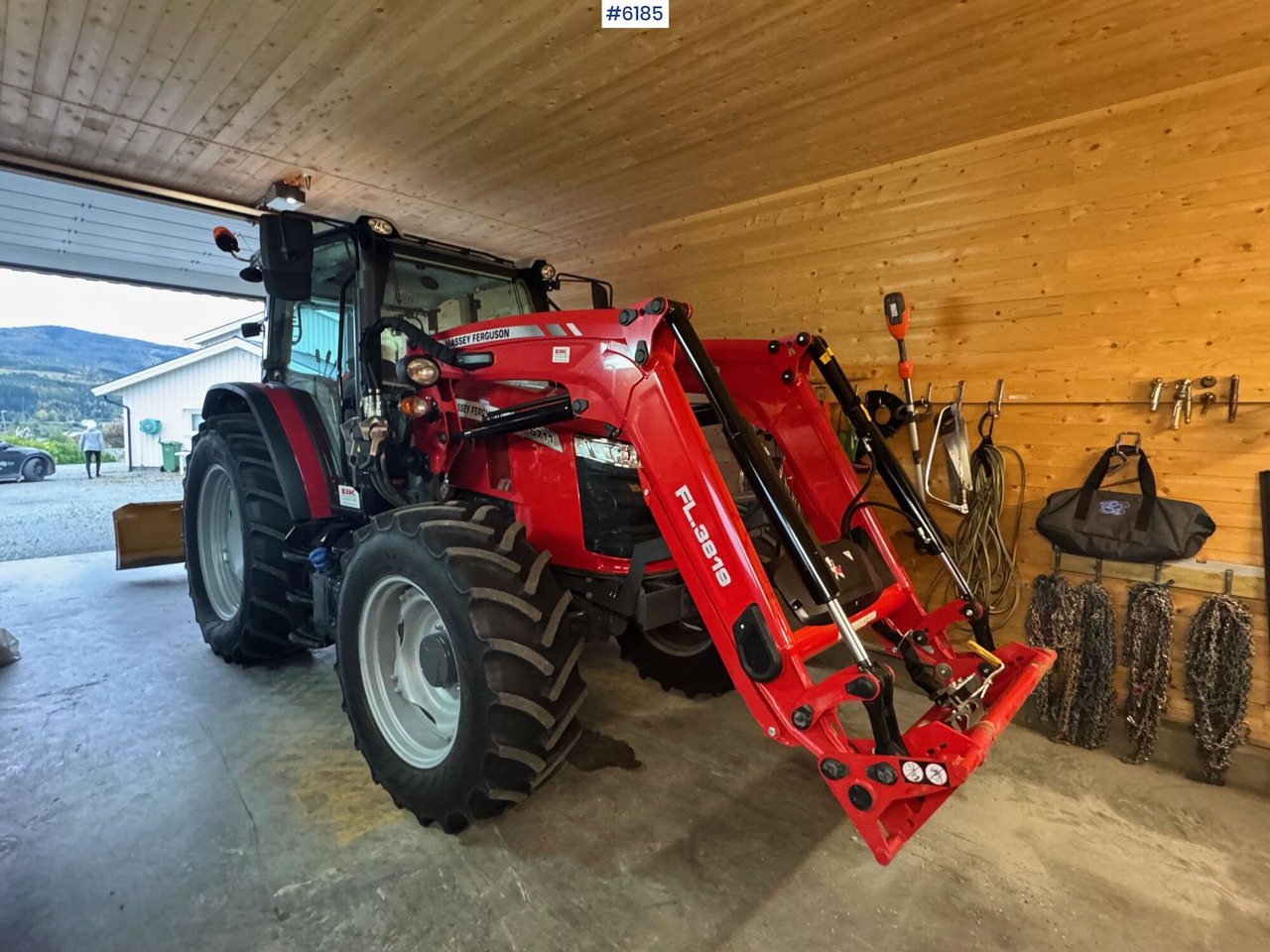 2023 Massey Ferguson 5711M Dyna w/ loader with 3rd function. Only 115 hours! - Traktor: obrázok 1 2023 Massey Ferguson 5711M Dyna w/ loader with 3rd function. Only 115 hours! - Traktor: obrázok 1