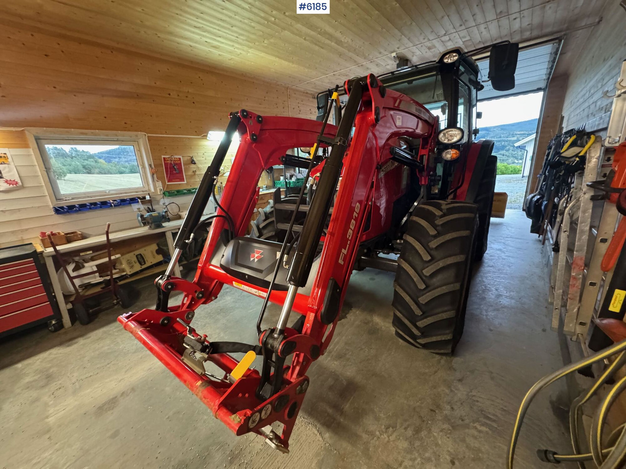 2023 Massey Ferguson 5711M Dyna w/ loader with 3rd function. Only 115 hours! - Traktor: obrázok 4 2023 Massey Ferguson 5711M Dyna w/ loader with 3rd function. Only 115 hours! - Traktor: obrázok 4