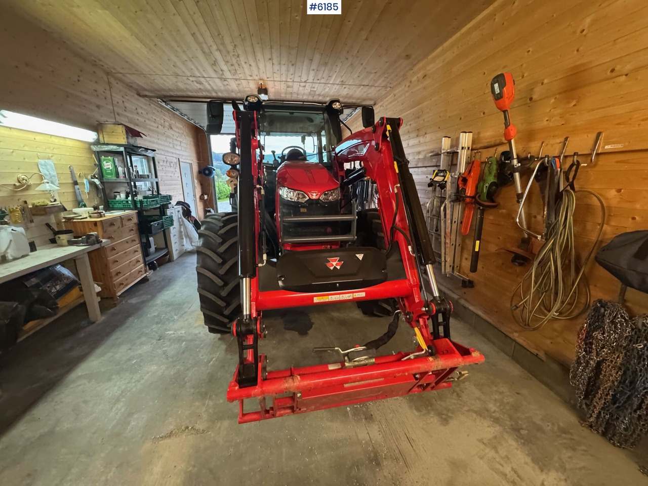 2023 Massey Ferguson 5711M Dyna w/ loader with 3rd function. Only 115 hours! - Traktor: obrázok 2 2023 Massey Ferguson 5711M Dyna w/ loader with 3rd function. Only 115 hours! - Traktor: obrázok 2