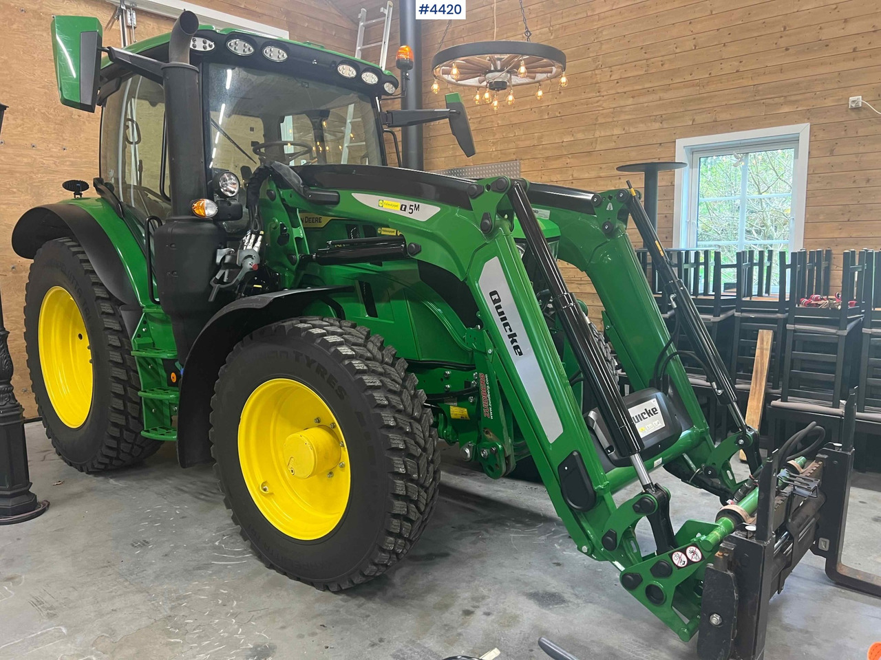 2024 John Deere 6150R w/ Quicke Front Loader & Bucket - Traktor: obrázok 3 2024 John Deere 6150R w/ Quicke Front Loader & Bucket - Traktor: obrázok 3