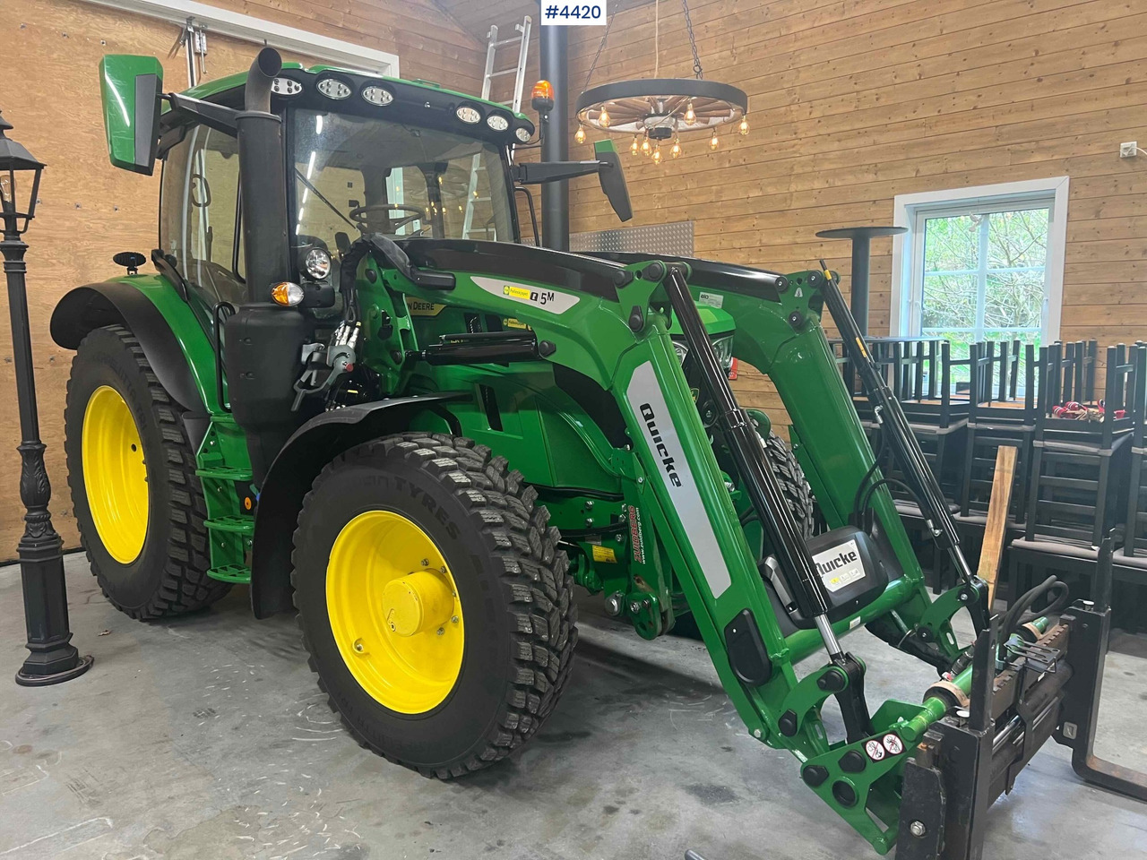 2024 John Deere 6150R w/ Quicke Front Loader & Bucket - Traktor: obrázok 4 2024 John Deere 6150R w/ Quicke Front Loader & Bucket - Traktor: obrázok 4