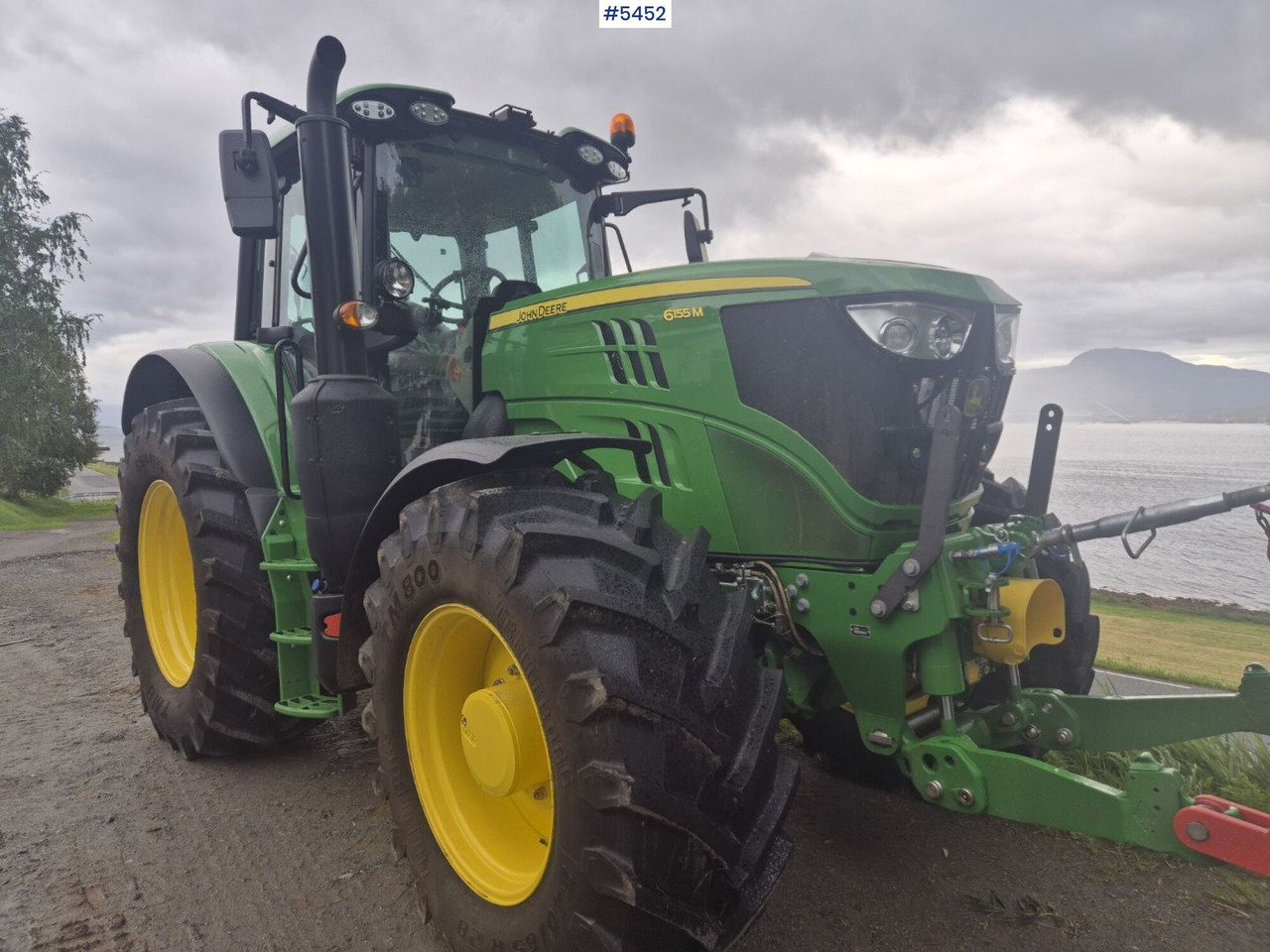 2024 John Deere 6155M w/ front hydraulics & PTO - Traktor: obrázok 1 2024 John Deere 6155M w/ front hydraulics & PTO - Traktor: obrázok 1