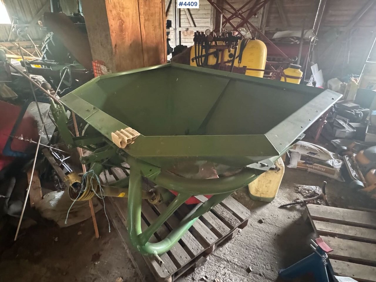 Amazone ZA-F 603 Fertilizer spreader - Rozmetač hnojiva: obrázok 4 Amazone ZA-F 603 Fertilizer spreader - Rozmetač hnojiva: obrázok 4