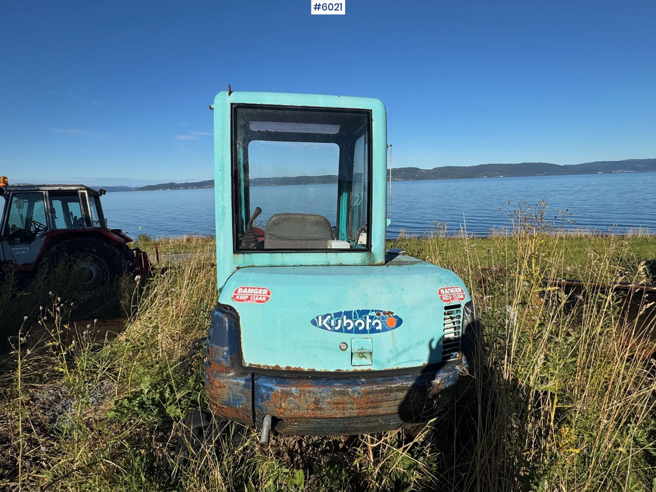 Approx.2000 Kubota KX161 w/excavator bucket and leveling bucket. Partially repaired object. - Traktor: obrázok 3 Approx.2000 Kubota KX161 w/excavator bucket and leveling bucket. Partially repaired object. - Traktor: obrázok 3