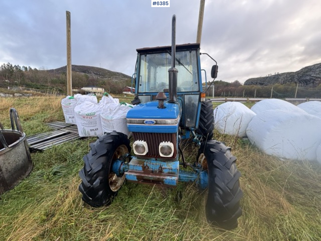 Ford 4610 4x4 tractor. 3,561 hours! - Traktor: obrázok 3 Ford 4610 4x4 tractor. 3,561 hours! - Traktor: obrázok 3