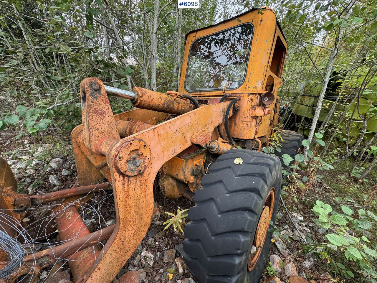 Hanomag wheel loader with bucket – repair object - Kolesový nakladač: obrázok 2 Hanomag wheel loader with bucket – repair object - Kolesový nakladač: obrázok 2