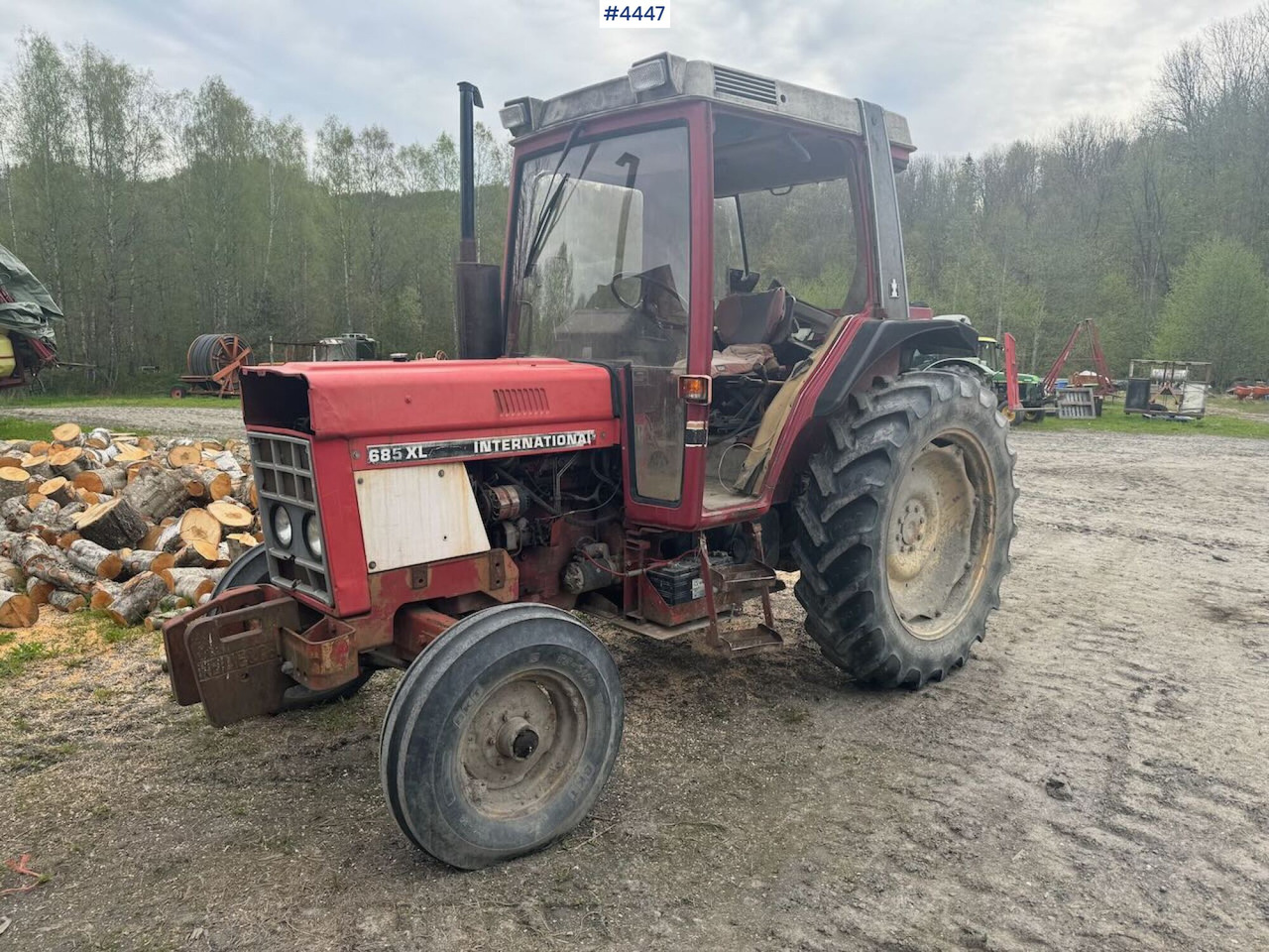 International 685 XL - Traktor: obrázok 5 International 685 XL - Traktor: obrázok 5