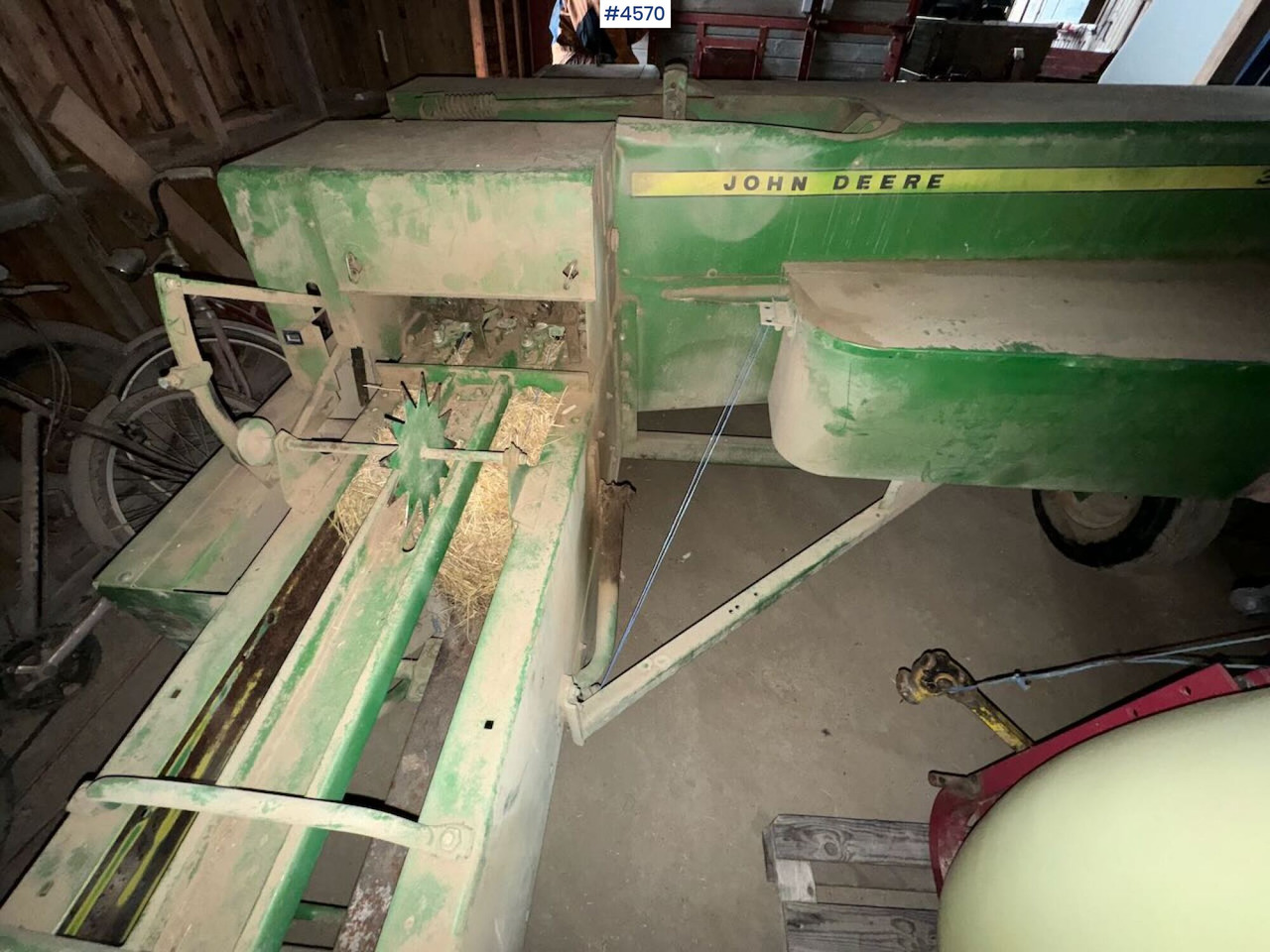 John Deere 332A Square baler - Stroje na zber krmovín: obrázok 2 John Deere 332A Square baler - Stroje na zber krmovín: obrázok 2