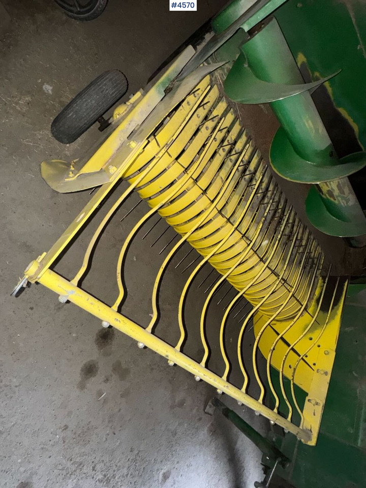 Stroje na zber krmovín John Deere 332A Square baler: obrázok 6 Stroje na zber krmovín John Deere 332A Square baler: obrázok 6