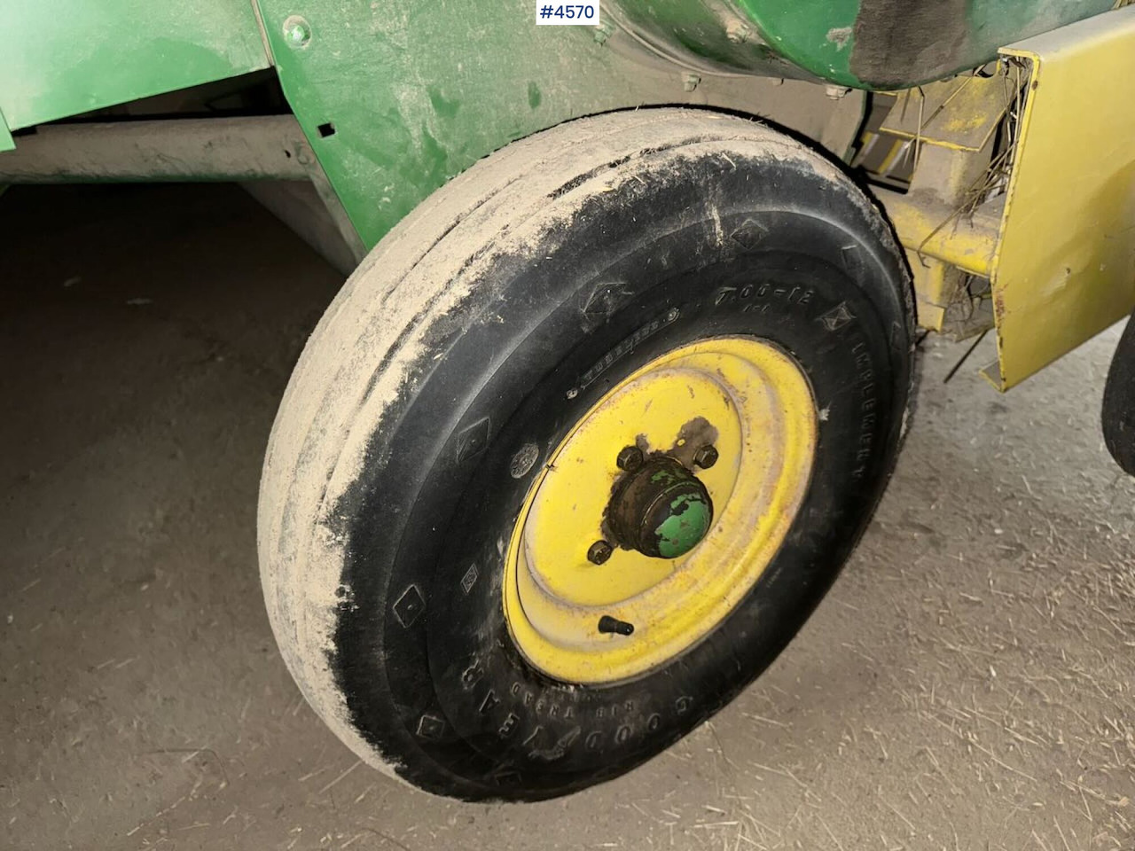 Stroje na zber krmovín John Deere 332A Square baler: obrázok 15 Stroje na zber krmovín John Deere 332A Square baler: obrázok 15