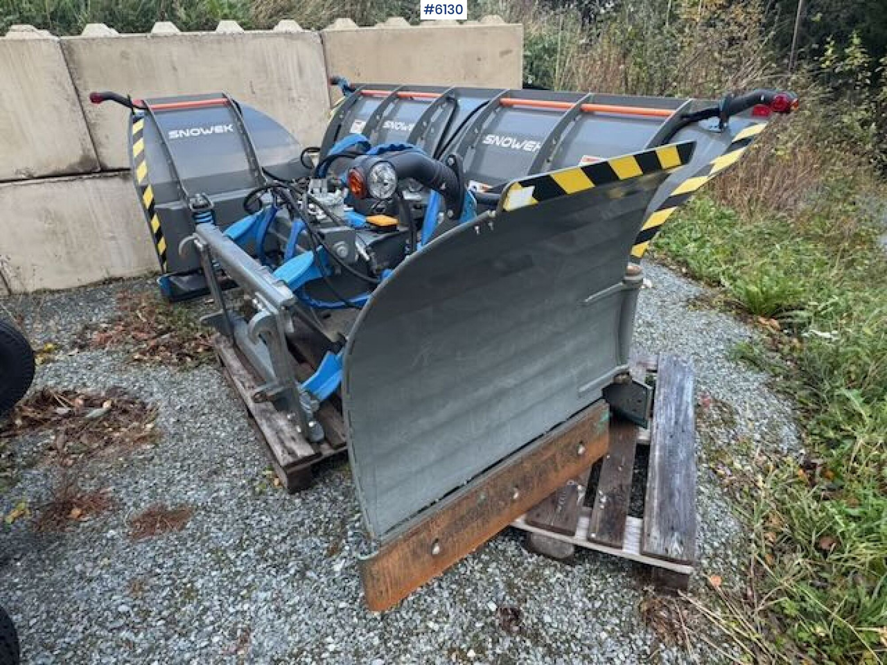 2023 Snowek U420 U-plow w/ remote control! - Komunálne/ Špeciálne stroje: obrázok 4 2023 Snowek U420 U-plow w/ remote control! - Komunálne/ Špeciálne stroje: obrázok 4