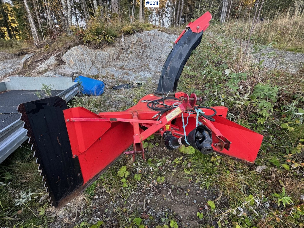 Komunálne/ Špeciálne stroje SISU Handel V-230 Snow blower: obrázok 8 Komunálne/ Špeciálne stroje SISU Handel V-230 Snow blower: obrázok 8