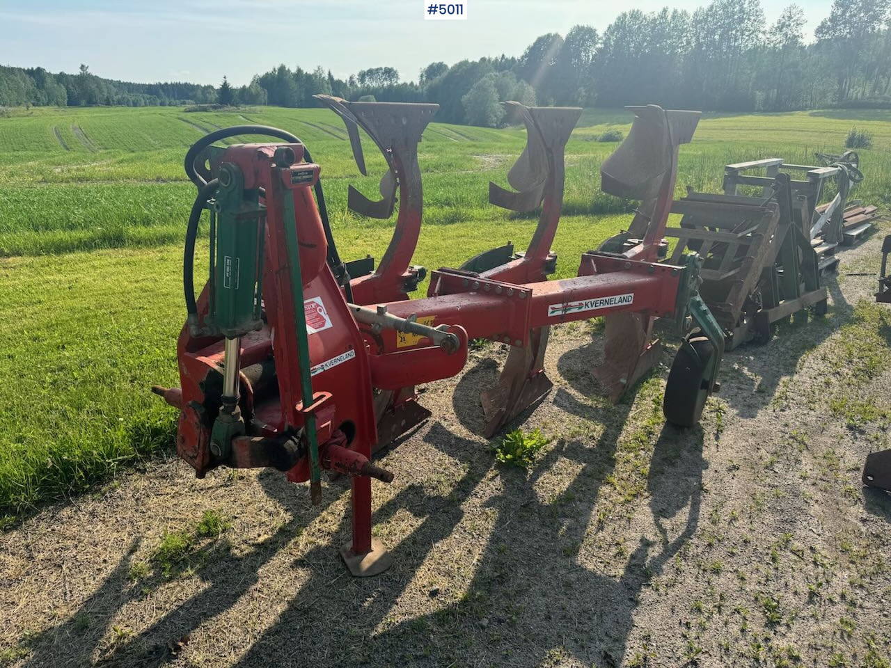 Kverneland Mod. E 3-blade reversible plough - Stroj na obrábanie pôdy: obrázok 4 Kverneland Mod. E 3-blade reversible plough - Stroj na obrábanie pôdy: obrázok 4