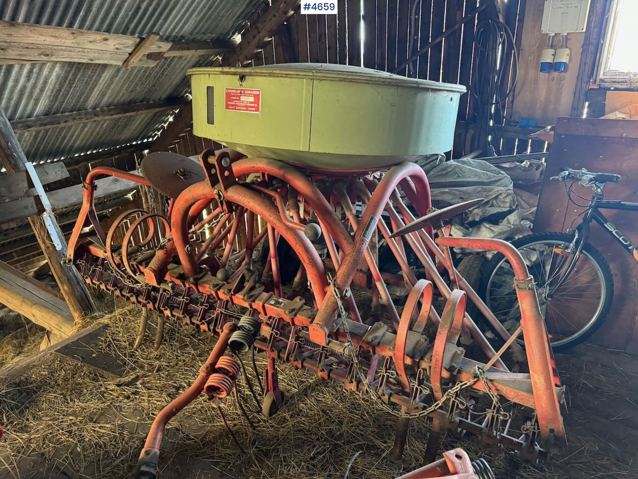Kverneland seed drill w/ grass seed unit - Modulárny sejací stroj: obrázok 2 Kverneland seed drill w/ grass seed unit - Modulárny sejací stroj: obrázok 2