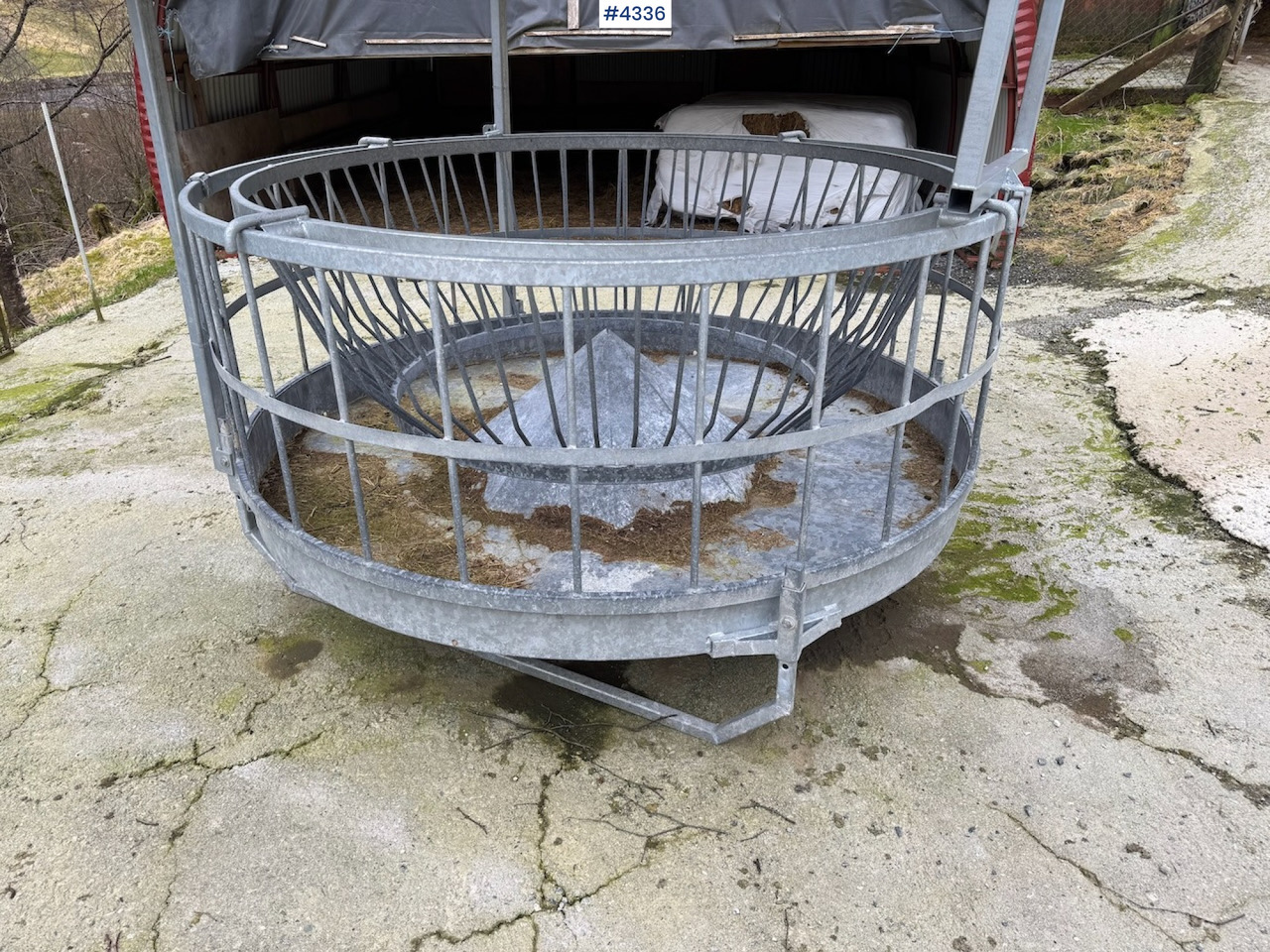 Round bale feeder for sheep - Stroj a zariadenia na chov hospodárskych zvierat: obrázok 3 Round bale feeder for sheep - Stroj a zariadenia na chov hospodárskych zvierat: obrázok 3