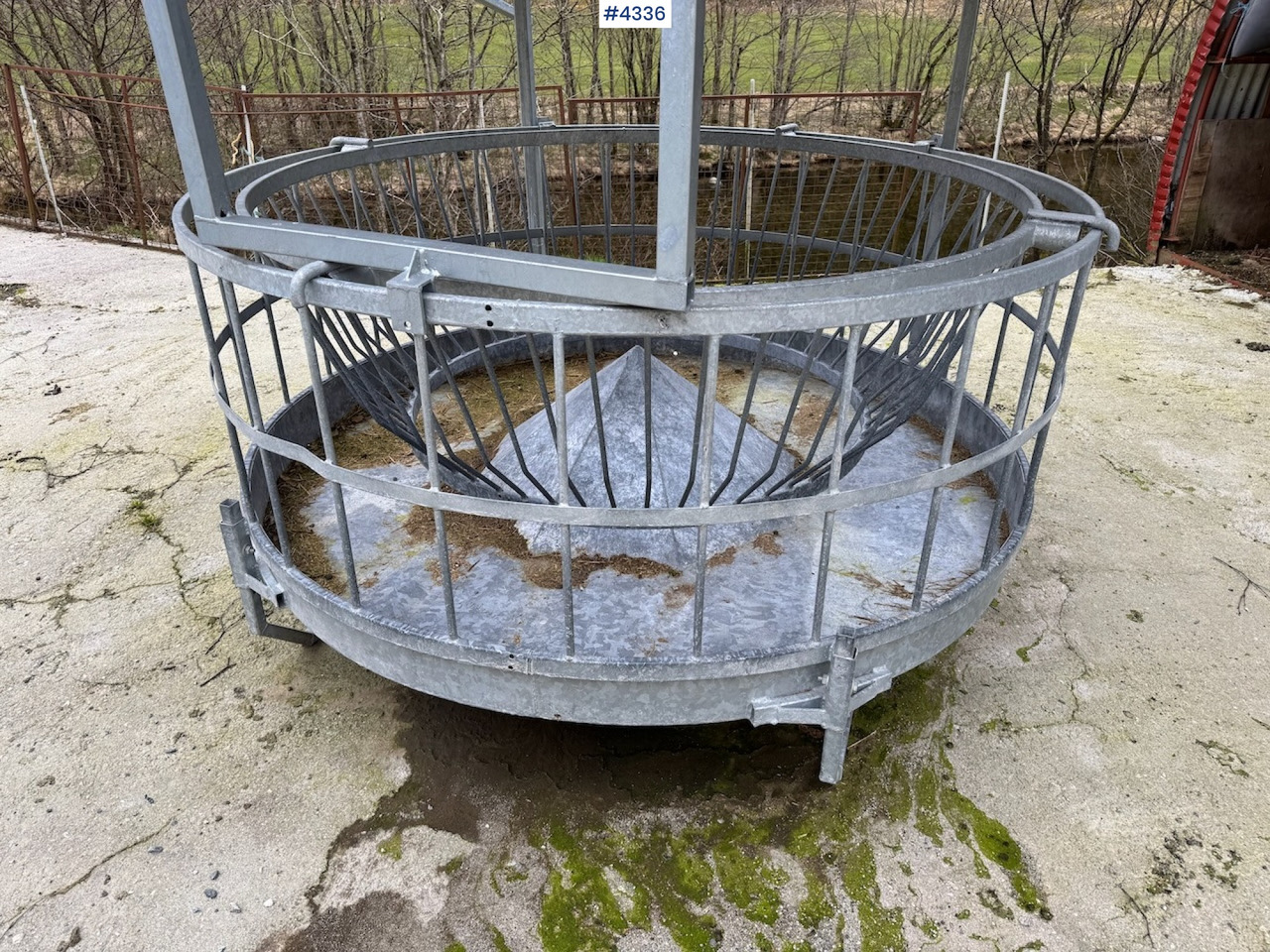 Round bale feeder for sheep - Stroj a zariadenia na chov hospodárskych zvierat: obrázok 1 Round bale feeder for sheep - Stroj a zariadenia na chov hospodárskych zvierat: obrázok 1