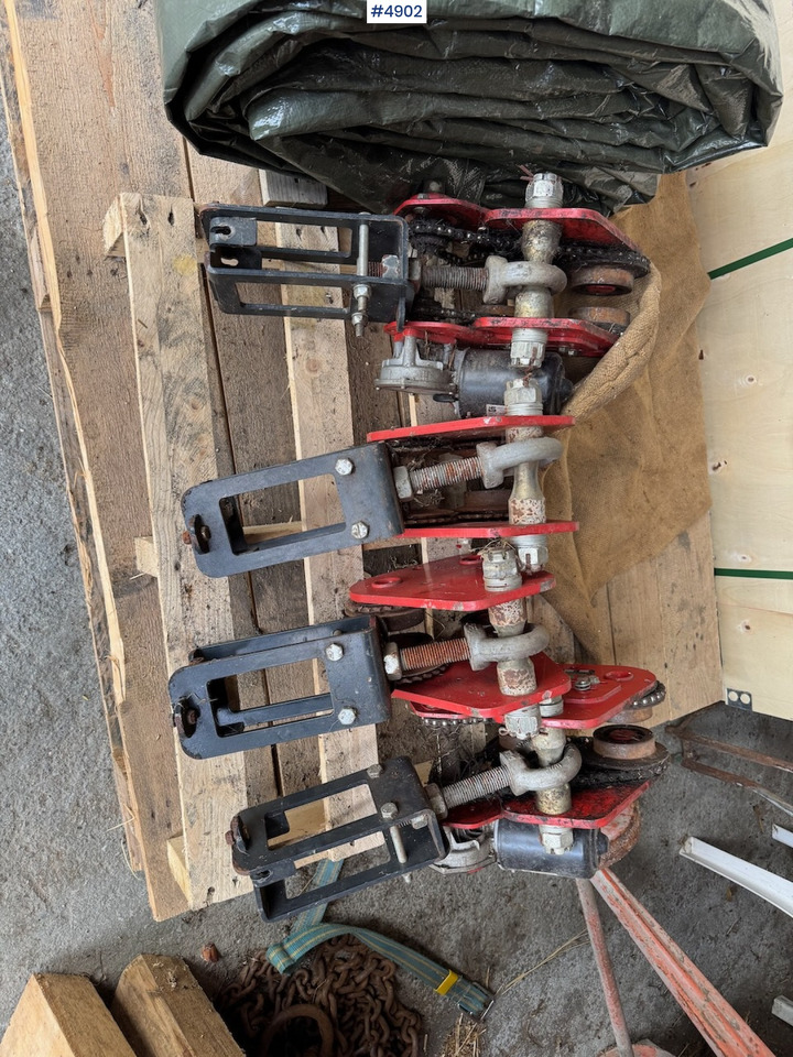 Stands, rails, and trolleys for TKS Apetitt feed wagon. - Stroj a zariadenia na chov hospodárskych zvierat: obrázok 5 Stands, rails, and trolleys for TKS Apetitt feed wagon. - Stroj a zariadenia na chov hospodárskych zvierat: obrázok 5