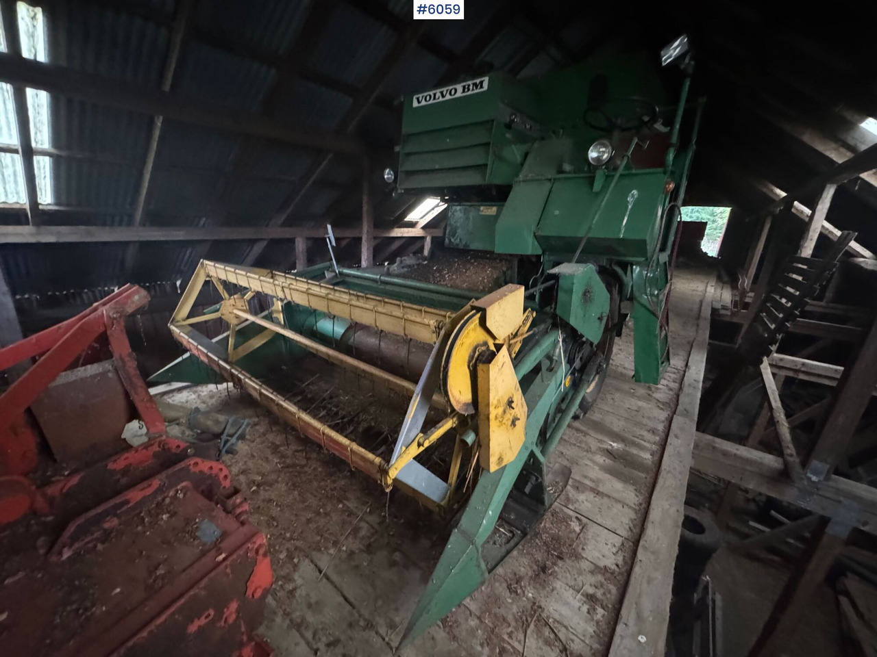 Volvo BM Aktiv 800 combine harvester - Obilný kombajn: obrázok 1 Volvo BM Aktiv 800 combine harvester - Obilný kombajn: obrázok 1