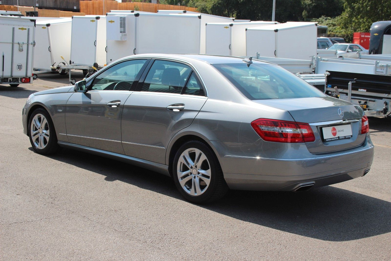 Mercedes-Benz CGI BlueEfficiency Avantgarde Automatik 59980 KM - Sedan: obrázok 4 Mercedes-Benz CGI BlueEfficiency Avantgarde Automatik 59980 KM - Sedan: obrázok 4