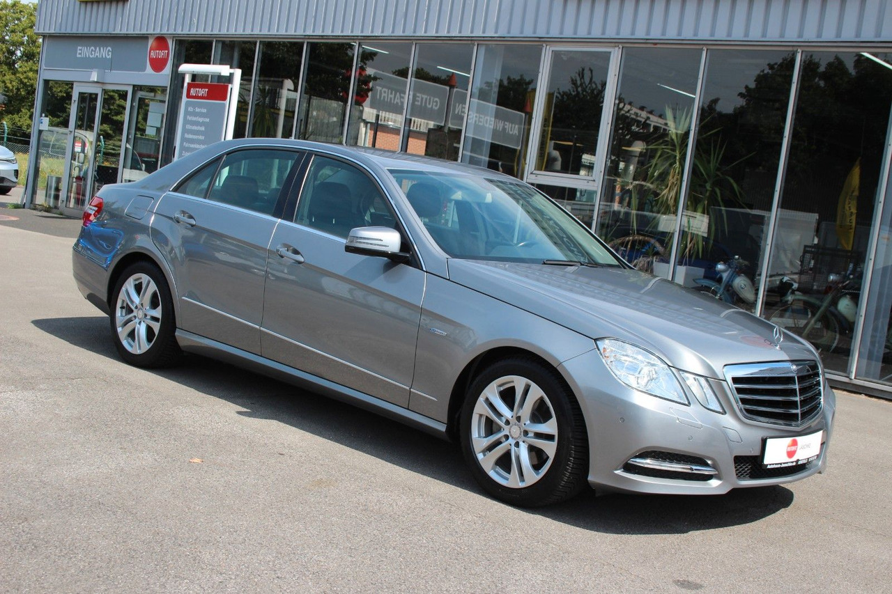 Mercedes-Benz CGI BlueEfficiency Avantgarde Automatik 59980 KM - Sedan: obrázok 1 Mercedes-Benz CGI BlueEfficiency Avantgarde Automatik 59980 KM - Sedan: obrázok 1