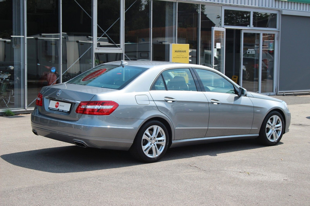 Mercedes-Benz CGI BlueEfficiency Avantgarde Automatik 59980 KM - Sedan: obrázok 3 Mercedes-Benz CGI BlueEfficiency Avantgarde Automatik 59980 KM - Sedan: obrázok 3