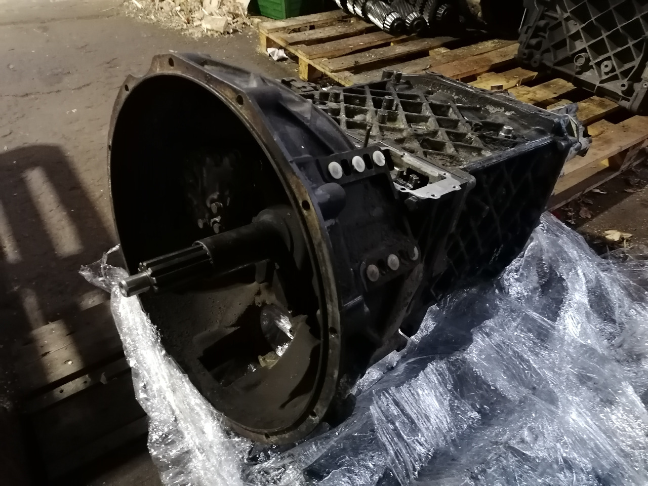 MAN DAF REMANUFACTURED gearbox ZF 16S151 ratio 0,84 - Prevodovka: obrázok 2 MAN DAF REMANUFACTURED gearbox ZF 16S151 ratio 0,84 - Prevodovka: obrázok 2