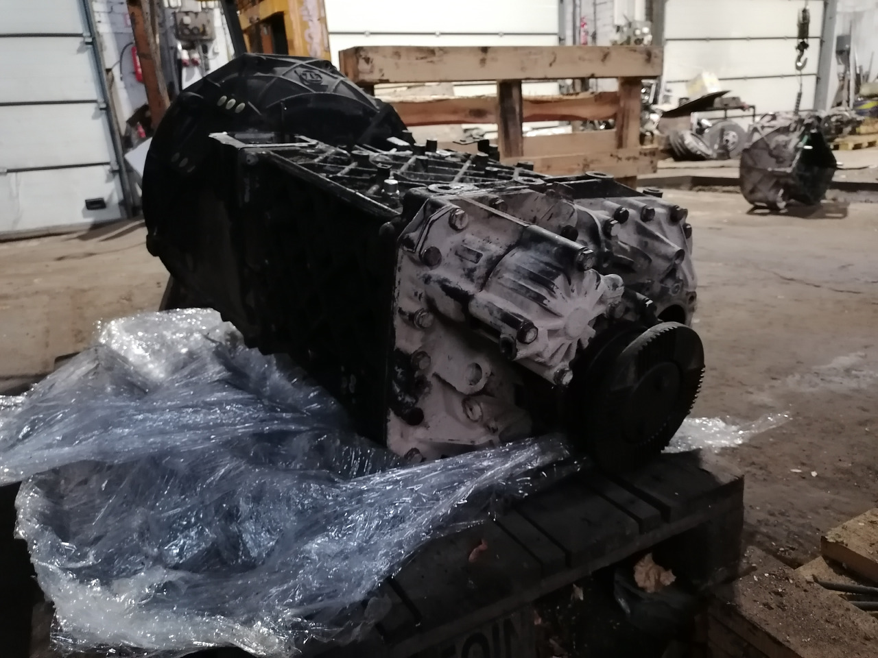 MAN DAF REMANUFACTURED gearbox ZF 16S151 ratio 0,84 - Prevodovka: obrázok 4 MAN DAF REMANUFACTURED gearbox ZF 16S151 ratio 0,84 - Prevodovka: obrázok 4