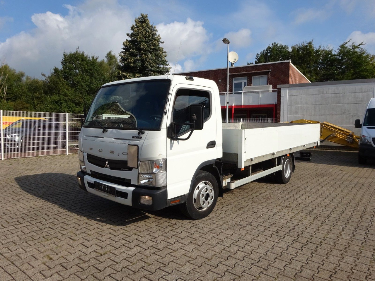 FUSO CANTER 7C15 Pritsche 4x2 - Dodávka valník: obrázok 3 FUSO CANTER 7C15 Pritsche 4x2 - Dodávka valník: obrázok 3