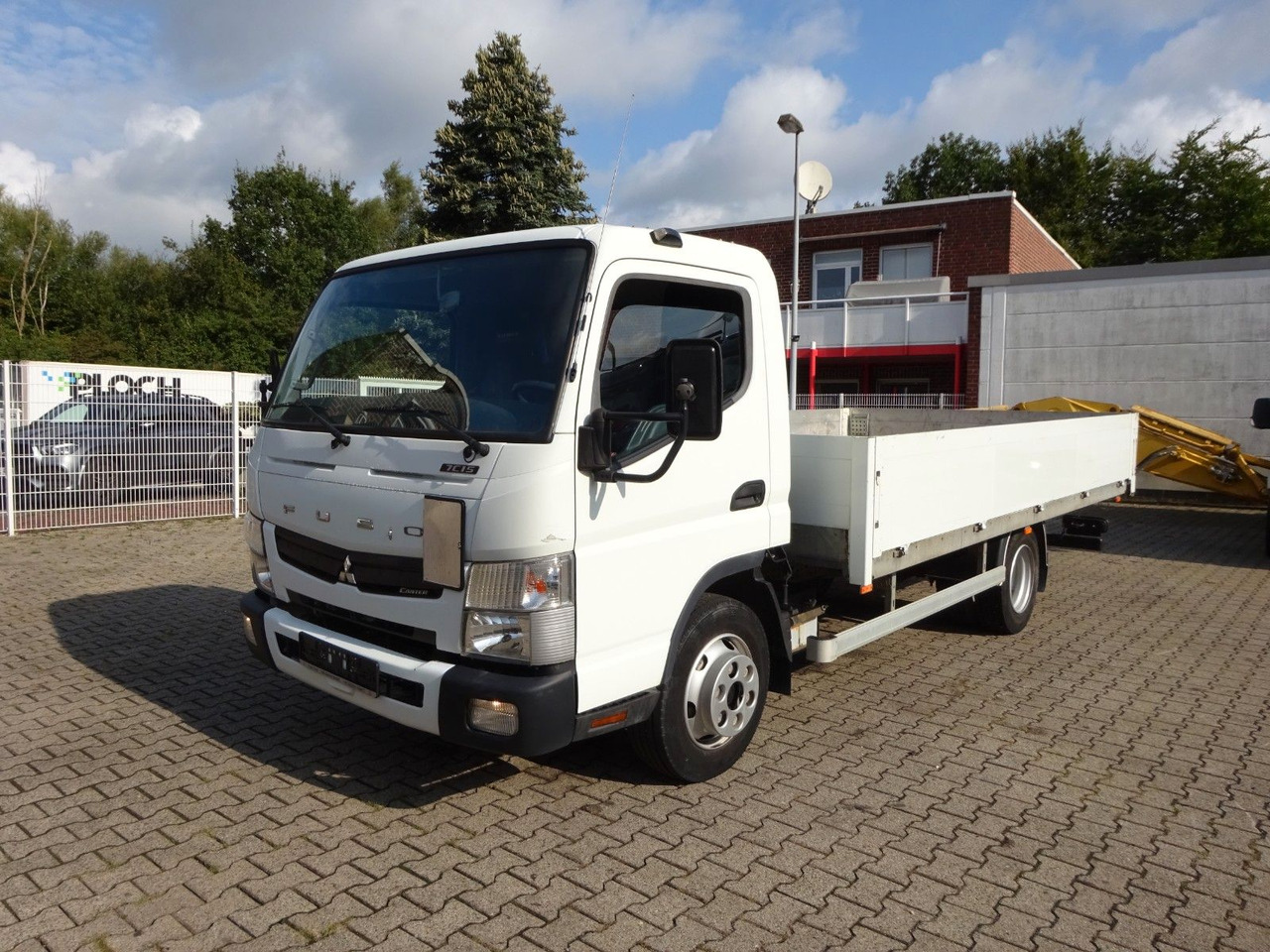 FUSO CANTER 7C15 Pritsche 4x2 - Dodávka valník: obrázok 1 FUSO CANTER 7C15 Pritsche 4x2 - Dodávka valník: obrázok 1