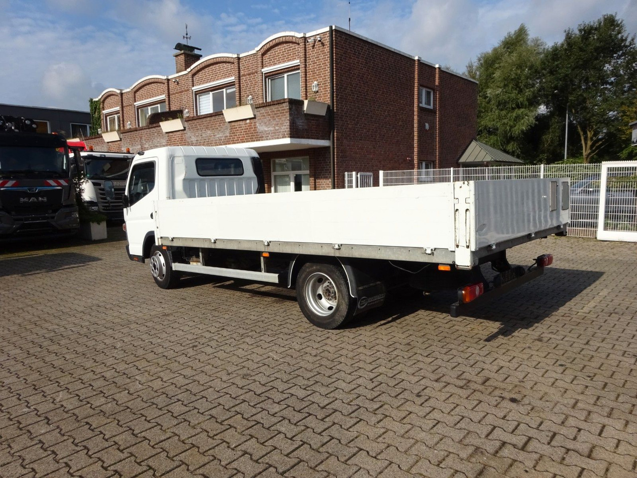 FUSO CANTER 7C15 Pritsche 4x2 - Dodávka valník: obrázok 5 FUSO CANTER 7C15 Pritsche 4x2 - Dodávka valník: obrázok 5