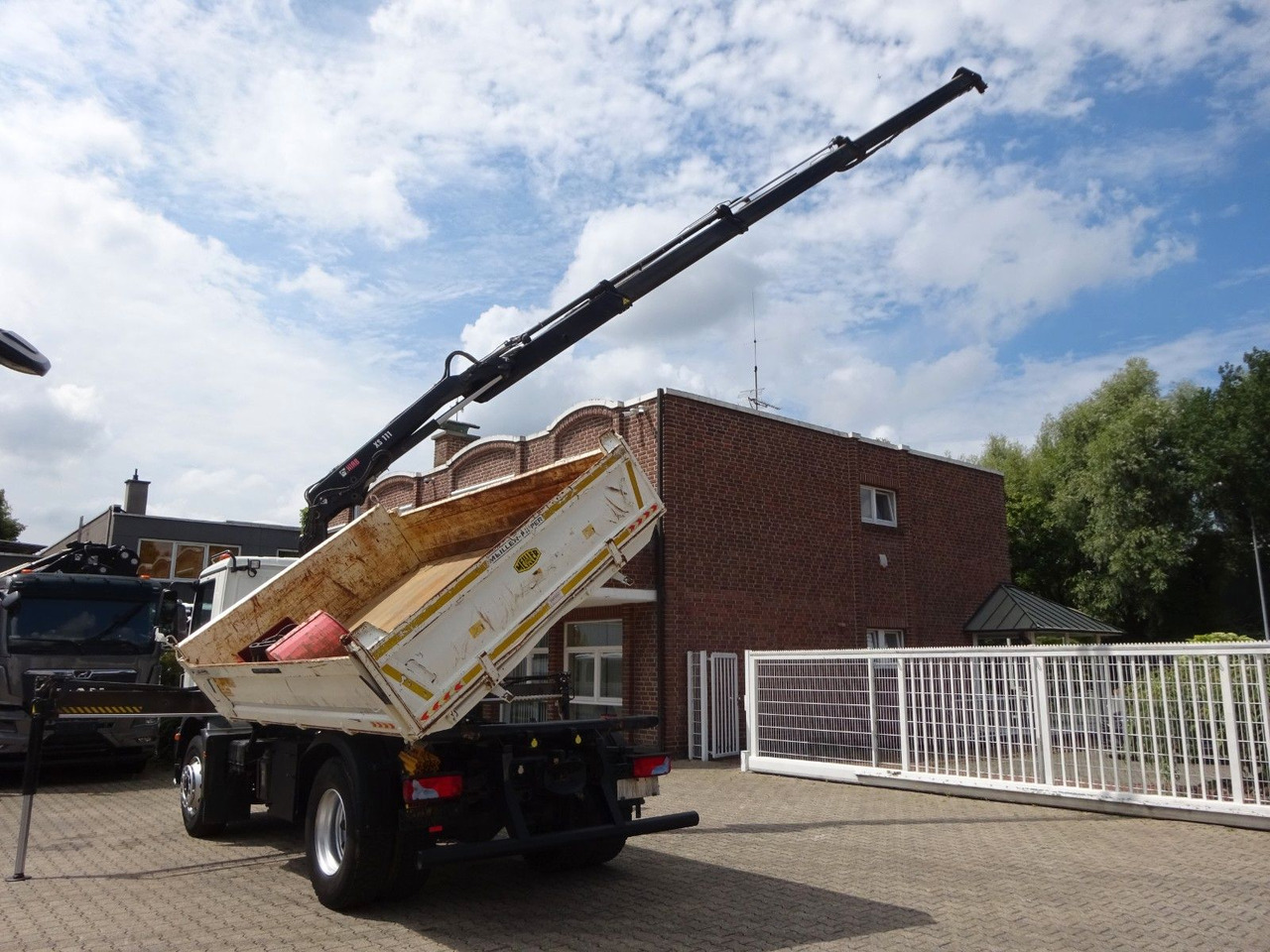 MAN 15.290 TGM 3Skipper + HIAB 111-B3 HIDUO Kran 4x2 - Sklápač, Auto s hydraulickou rukou: obrázok 5 MAN 15.290 TGM 3Skipper + HIAB 111-B3 HIDUO Kran 4x2 - Sklápač, Auto s hydraulickou rukou: obrázok 5