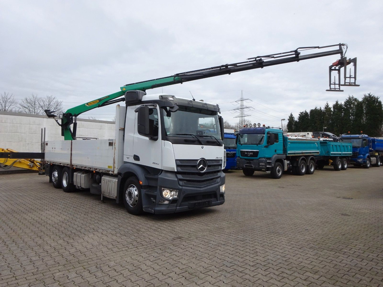 Mercedes-Benz 2543 Antos Baustoff +PK 26001  bis 20 m Auslage Mercedes-Benz 2543 Antos Baustoff +PK 26001  bis 20 m Auslage - Auto s hydraulickou rukou, Valníkový/ Plošinový nákladný automobil: obrázok 2 Mercedes-Benz 2543 Antos Baustoff +PK 26001  bis 20 m Auslage Mercedes-Benz 2543 Antos Baustoff +PK 26001  bis 20 m Auslage - Auto s hydraulickou rukou, Valníkový/ Plošinový nákladný automobil: obrázok 2