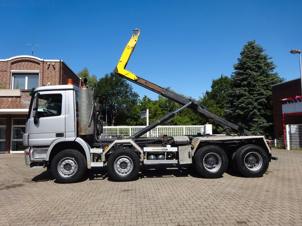 Mercedes-Benz 3244 Actros PALFINGER Abroller 8x4 - Hákový nosič kontajnerov: obrázok 4 Mercedes-Benz 3244 Actros PALFINGER Abroller 8x4 - Hákový nosič kontajnerov: obrázok 4