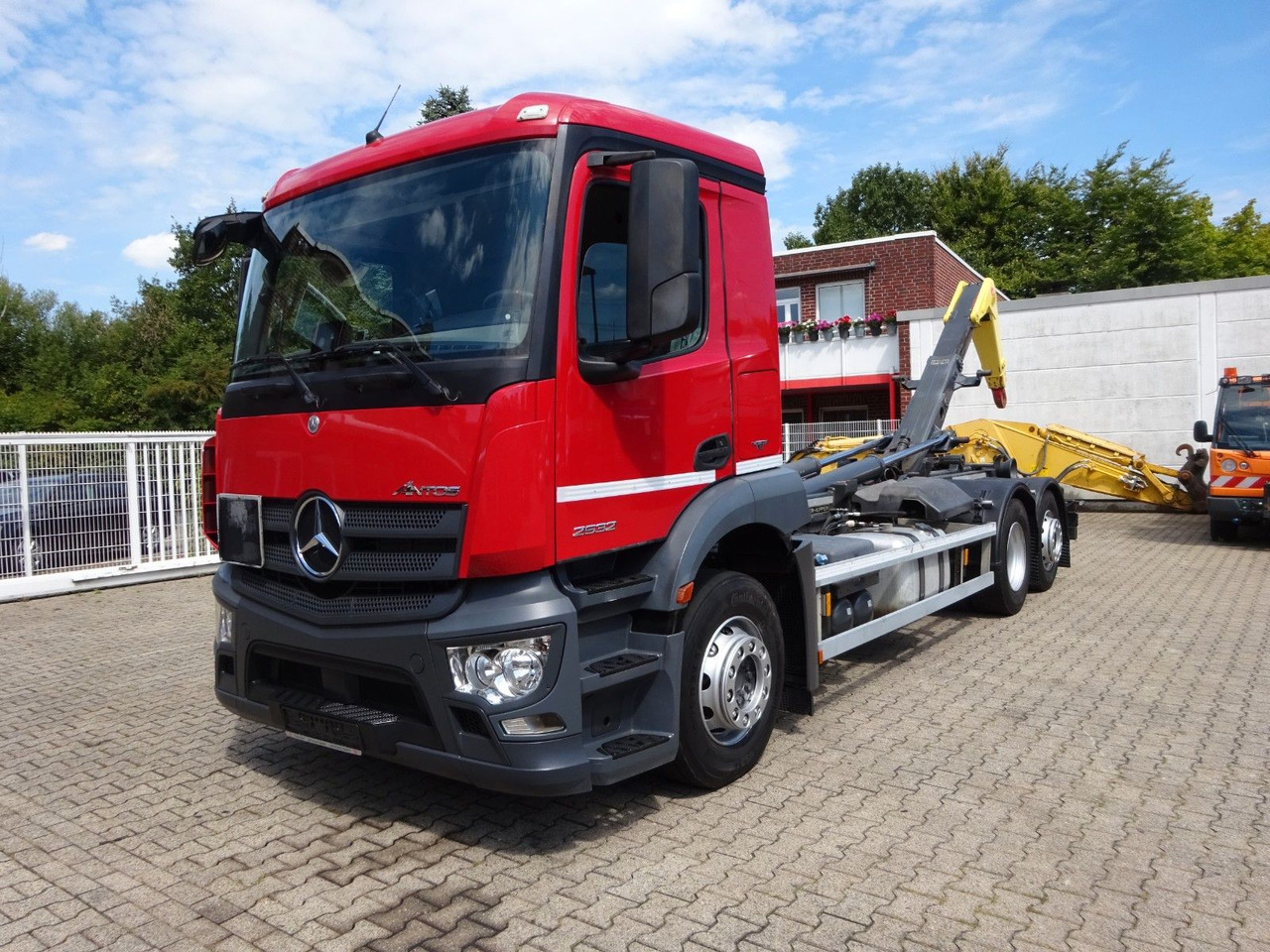 Mercedes-Benz Antos 2532 MEILLER Abroller Lift+Lenkachse 6x2 - Hákový nosič kontajnerov: obrázok 1 Mercedes-Benz Antos 2532 MEILLER Abroller Lift+Lenkachse 6x2 - Hákový nosič kontajnerov: obrázok 1