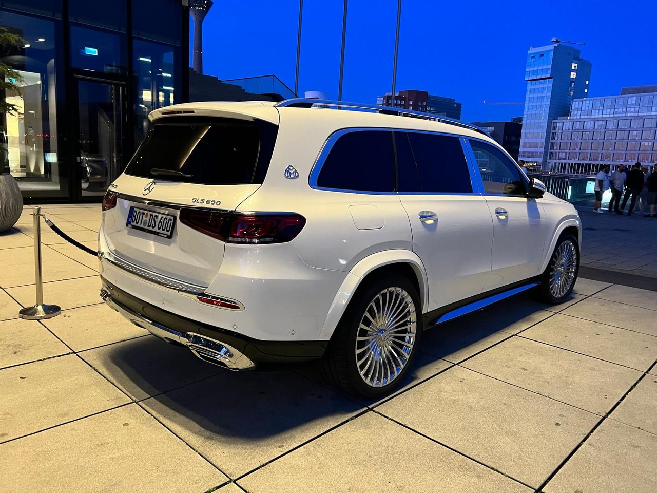 Mercedes-Benz GLS 600 Maybach 4Matic | 23 ZOLL | BURMESTER Mercedes-Benz GLS 600 Maybach 4Matic | 23 ZOLL | BURMESTER - SUV: obrázok 5 Mercedes-Benz GLS 600 Maybach 4Matic | 23 ZOLL | BURMESTER Mercedes-Benz GLS 600 Maybach 4Matic | 23 ZOLL | BURMESTER - SUV: obrázok 5