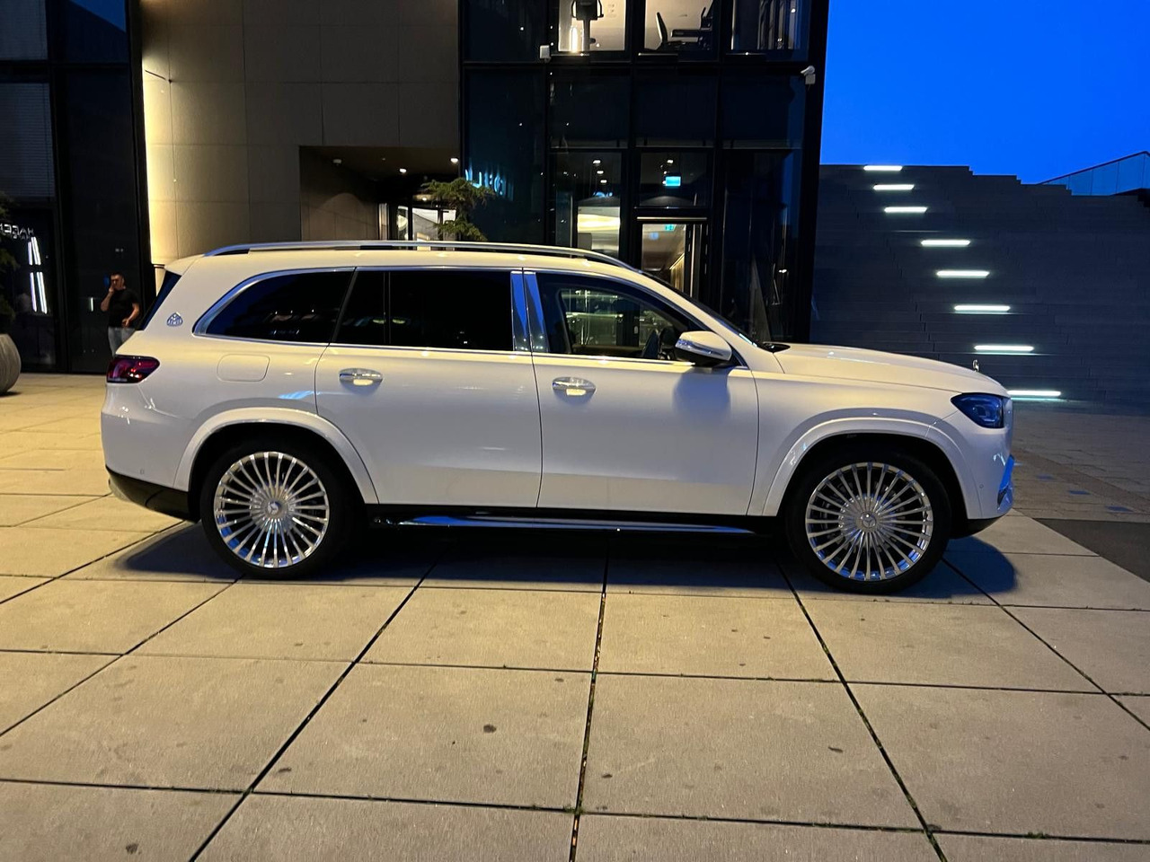 Mercedes-Benz GLS 600 Maybach 4Matic | 23 ZOLL | BURMESTER Mercedes-Benz GLS 600 Maybach 4Matic | 23 ZOLL | BURMESTER - SUV: obrázok 4 Mercedes-Benz GLS 600 Maybach 4Matic | 23 ZOLL | BURMESTER Mercedes-Benz GLS 600 Maybach 4Matic | 23 ZOLL | BURMESTER - SUV: obrázok 4