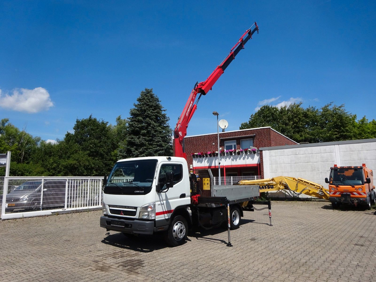 Mitsubishi Fuso Canter 7C18 + Ferrari F571 Kran - Dodávka valník: obrázok 2 Mitsubishi Fuso Canter 7C18 + Ferrari F571 Kran - Dodávka valník: obrázok 2