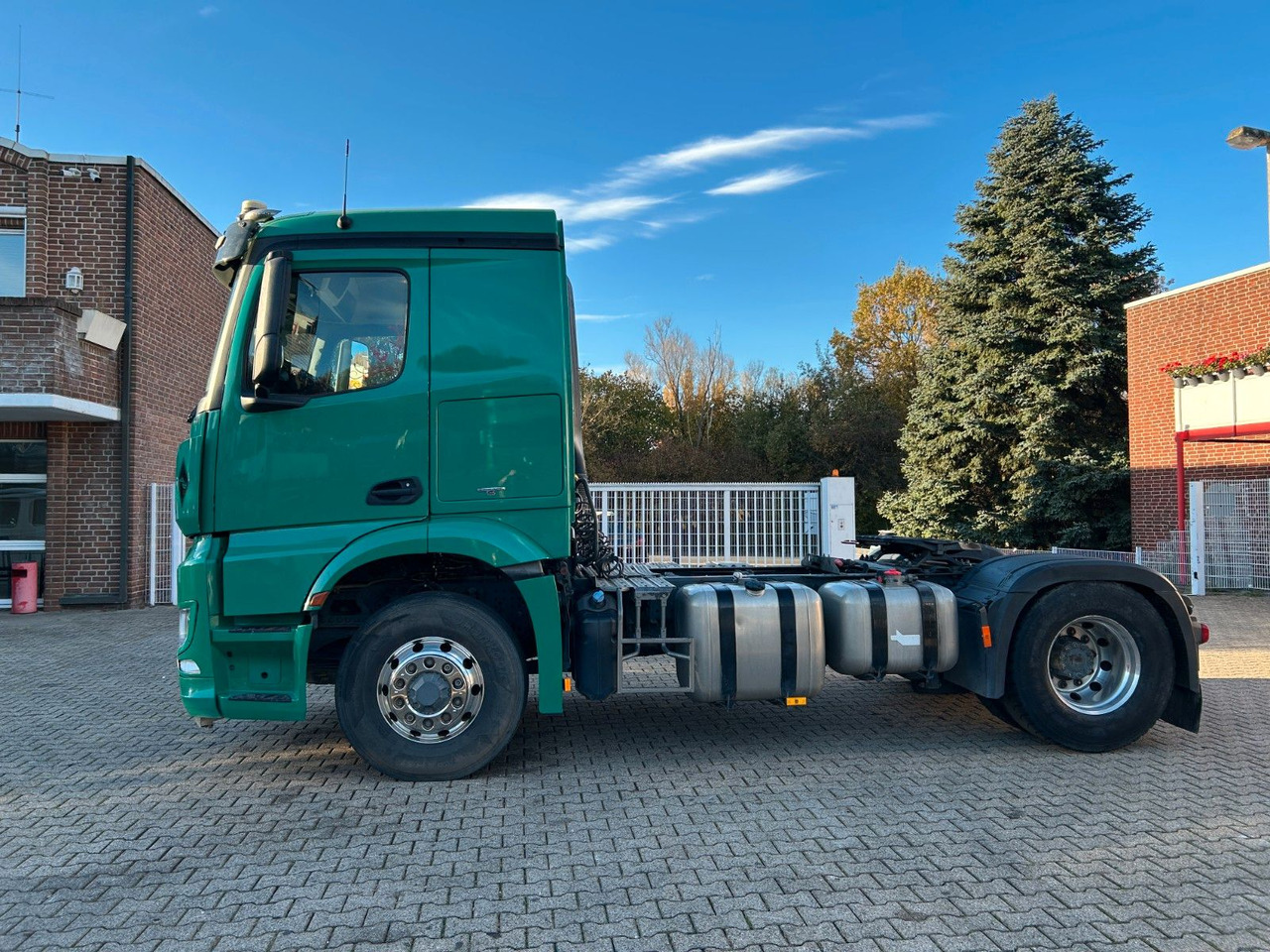 Mercedes-Benz Arocs 1845 SZM 4x4 HAD - Ťahač: obrázok 3 Mercedes-Benz Arocs 1845 SZM 4x4 HAD - Ťahač: obrázok 3