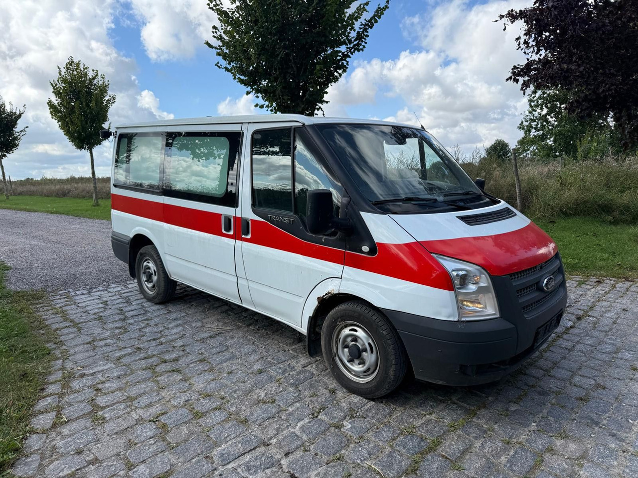 Ford Transit Kombi FT 300 K - Mikrobus: obrázok 1 Ford Transit Kombi FT 300 K - Mikrobus: obrázok 1