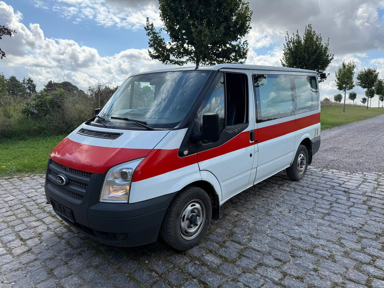 Ford Transit Kombi FT 300 K - Mikrobus: obrázok 2 Ford Transit Kombi FT 300 K - Mikrobus: obrázok 2