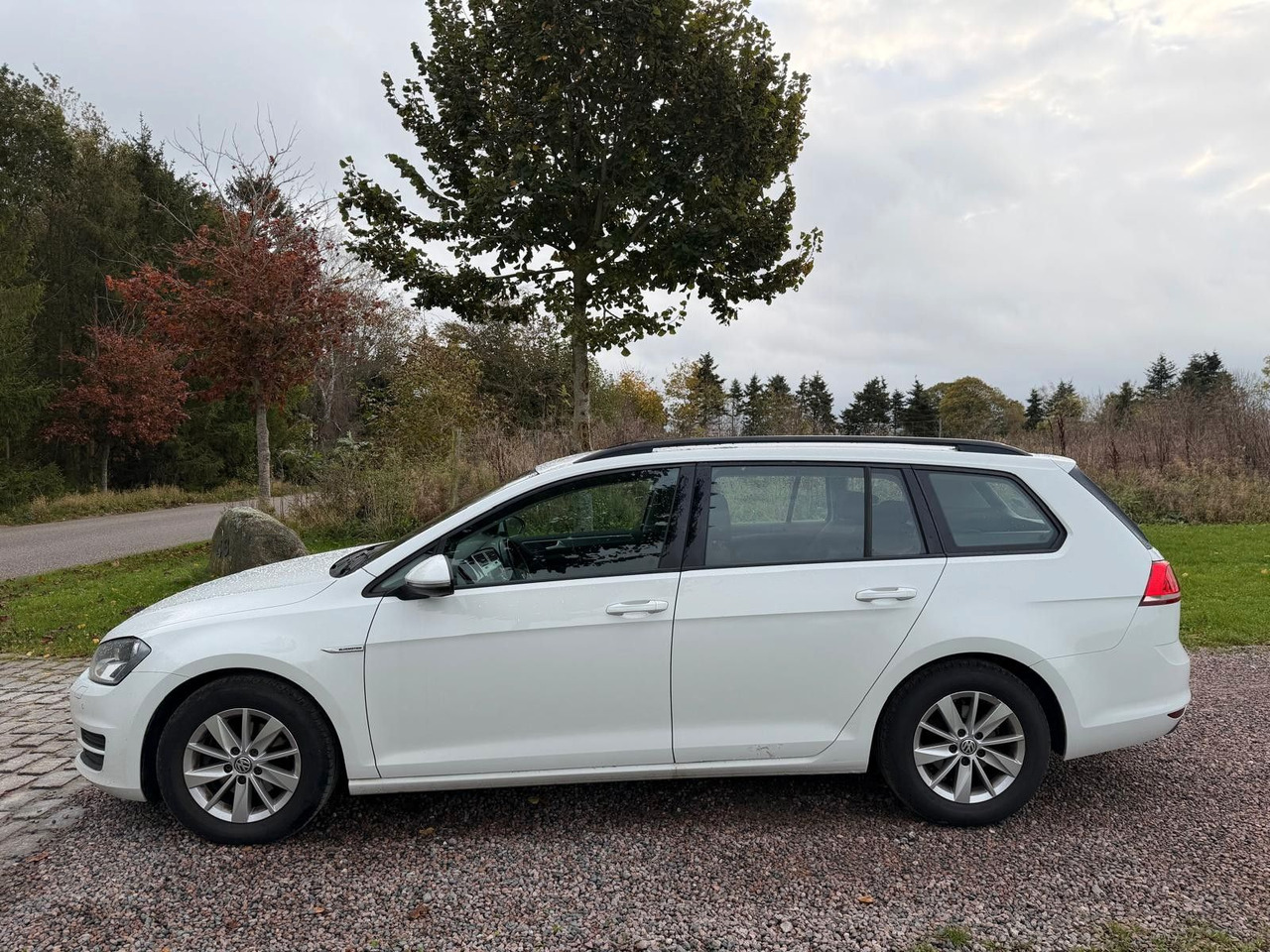 Volkswagen Golf VII Trendline BlueMotion - Kombi: obrázok 2 Volkswagen Golf VII Trendline BlueMotion - Kombi: obrázok 2