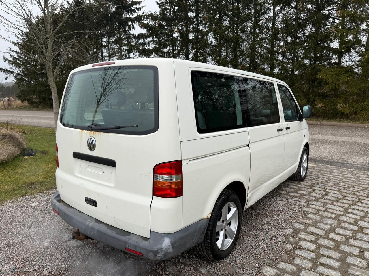 Volkswagen T5 Transporter 1.9 TDI *9 Sitze * 3900 € - Mikrobus: obrázok 4 Volkswagen T5 Transporter 1.9 TDI *9 Sitze * 3900 € - Mikrobus: obrázok 4