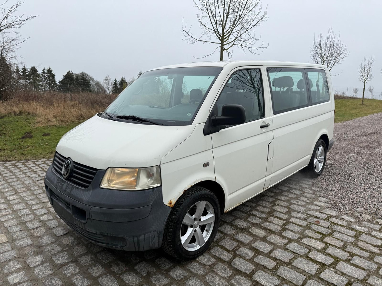 Volkswagen T5 Transporter 1.9 TDI *9 Sitze * 3900 € - Mikrobus: obrázok 2 Volkswagen T5 Transporter 1.9 TDI *9 Sitze * 3900 € - Mikrobus: obrázok 2