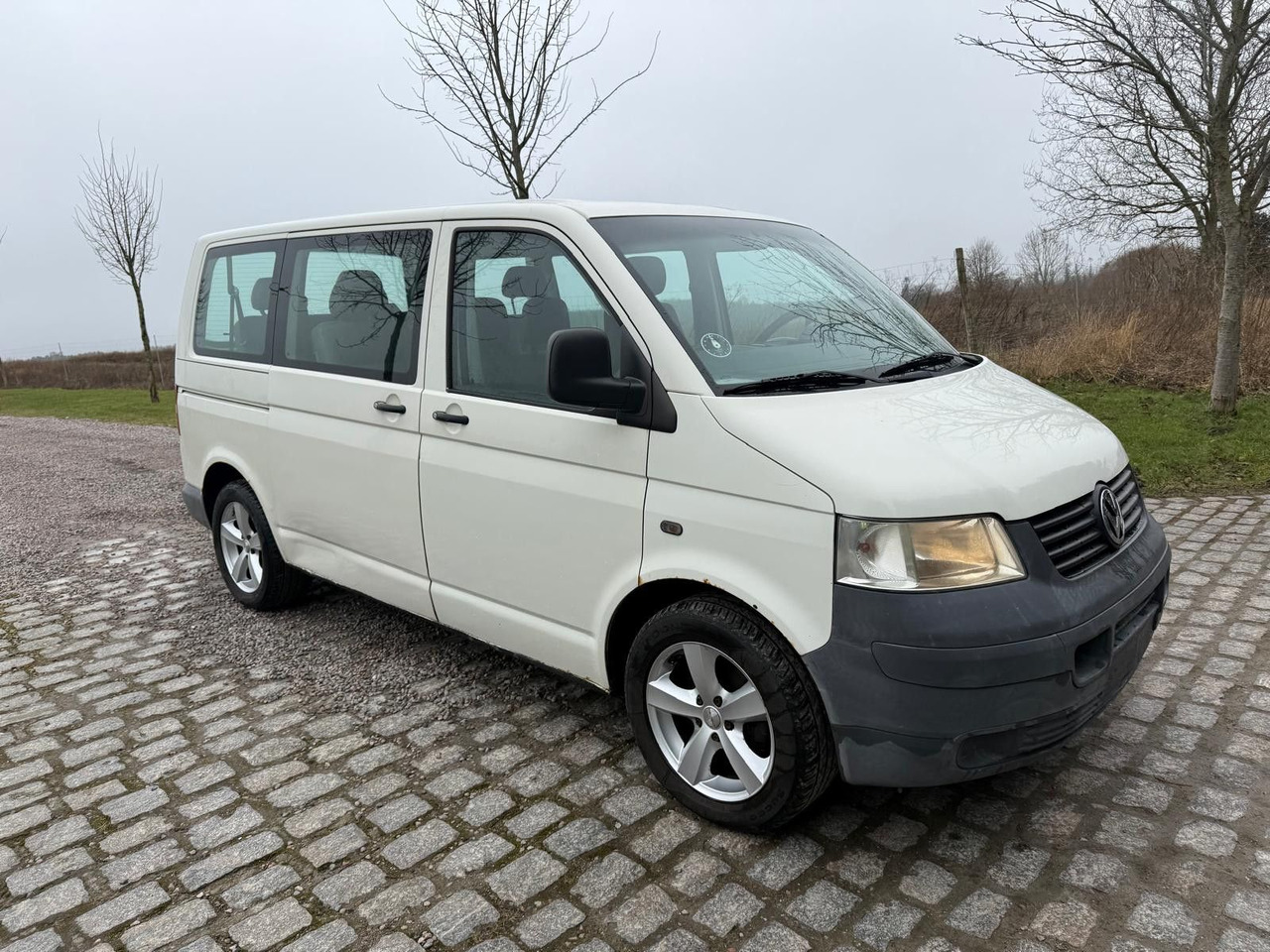 Volkswagen T5 Transporter 1.9 TDI *9 Sitze *RESERVED RO - Mikrobus: obrázok 1 Volkswagen T5 Transporter 1.9 TDI *9 Sitze *RESERVED RO - Mikrobus: obrázok 1
