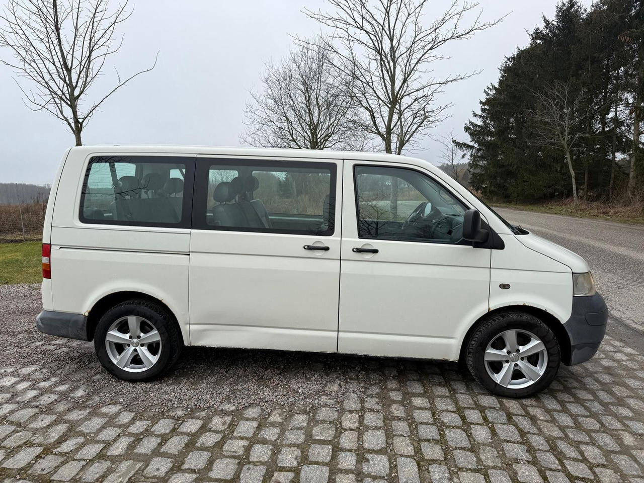 Volkswagen T5 Transporter 1.9 TDI *9 Sitze *RESERVED RO - Mikrobus: obrázok 5 Volkswagen T5 Transporter 1.9 TDI *9 Sitze *RESERVED RO - Mikrobus: obrázok 5