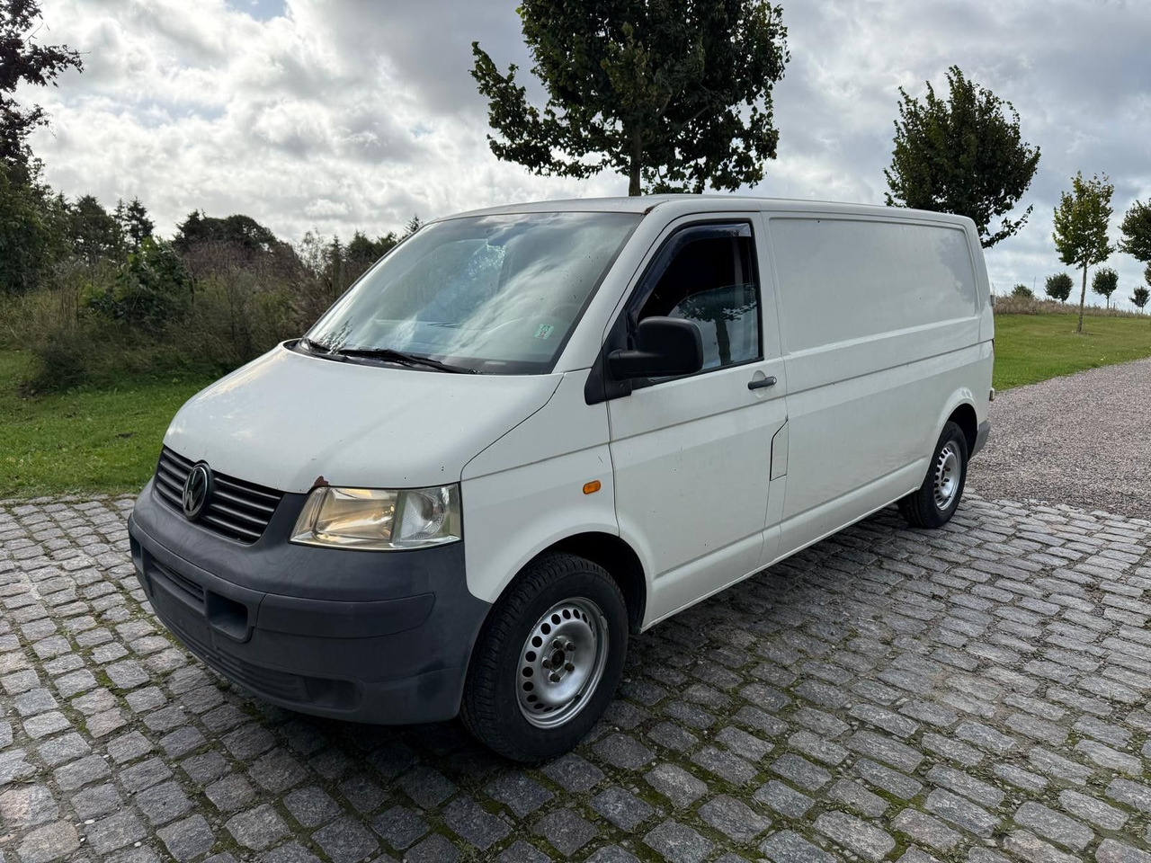Volkswagen T5 Transporter 2.5 TDI Kasten lang - Malá dodávka: obrázok 2 Volkswagen T5 Transporter 2.5 TDI Kasten lang - Malá dodávka: obrázok 2