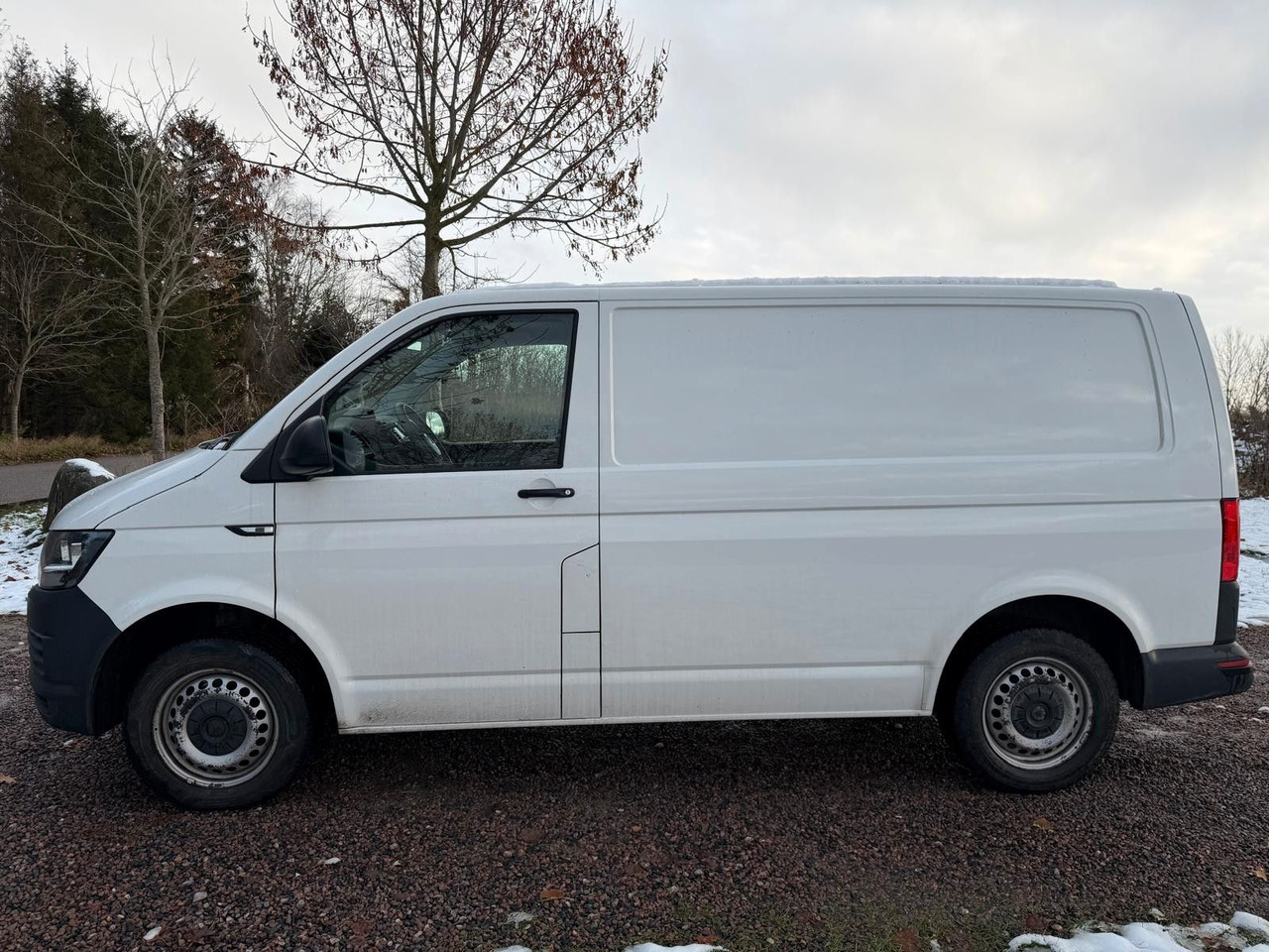 Volkswagen T6 Transporter Kasten Kombi - Mikrobus: obrázok 2 Volkswagen T6 Transporter Kasten Kombi - Mikrobus: obrázok 2