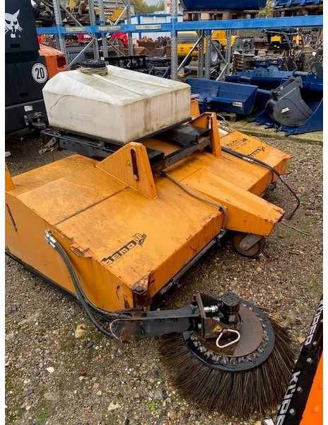 Bema 40 Classic 2050 Kehrbesen 2.200 EUR - Zametač pre Stavebné stroje: obrázok 2 Bema 40 Classic 2050 Kehrbesen 2.200 EUR - Zametač pre Stavebné stroje: obrázok 2