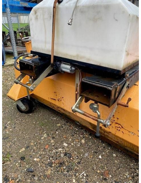 Bema 40 Classic 2050 Kehrbesen 2.200 EUR - Zametač pre Stavebné stroje: obrázok 3 Bema 40 Classic 2050 Kehrbesen 2.200 EUR - Zametač pre Stavebné stroje: obrázok 3